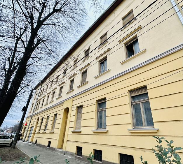 De inchiriat imobil, dispus central urbei, Arad