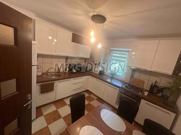 3 cam decomandat, 2 bai , 2  balcoane Sagului-Dambovita