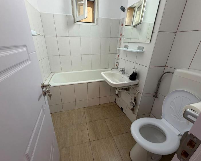 Titan, Metrou,bl.1980,reabilitat,et.10/10,renovata,geam la baie, balcon inchis.