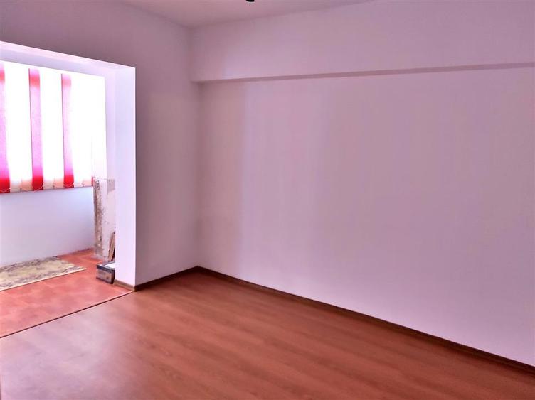 Apartament 3 camere, decomandat, etajul 3, Zona Gura Leului