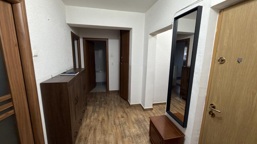 Apartament decomandat 3 camere/2 bai/ 63 mp/ zona Mercur Cetate
