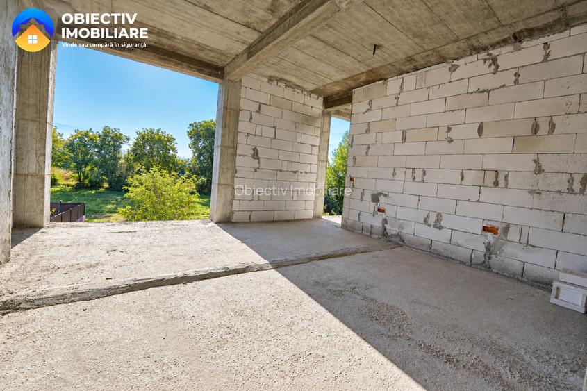 Casă P+2E din cărămidă, 549 mp, teren 1.400 mp, construcție 2021, Roznov
