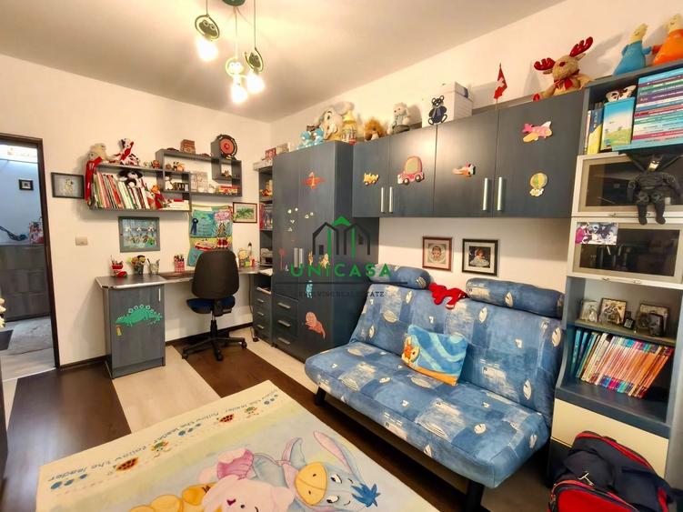 Apartament de inchiriat / 3 camere/ loc de parcare privat