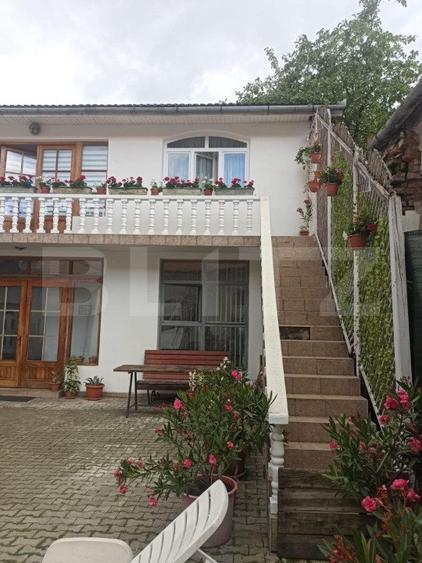 Două Case + 2 Spații Comerciale, 440 mp Utili – pe Str. Libertății!