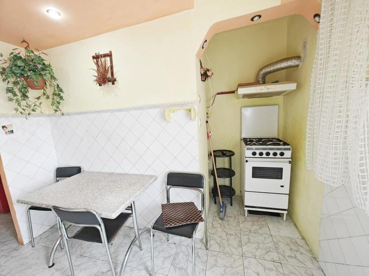 2 cam etaj intermediar mobilat si utilat Aradului