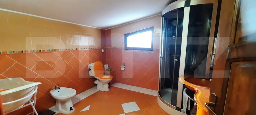 Casa de vanzare, 202 mp, zona Micro 17