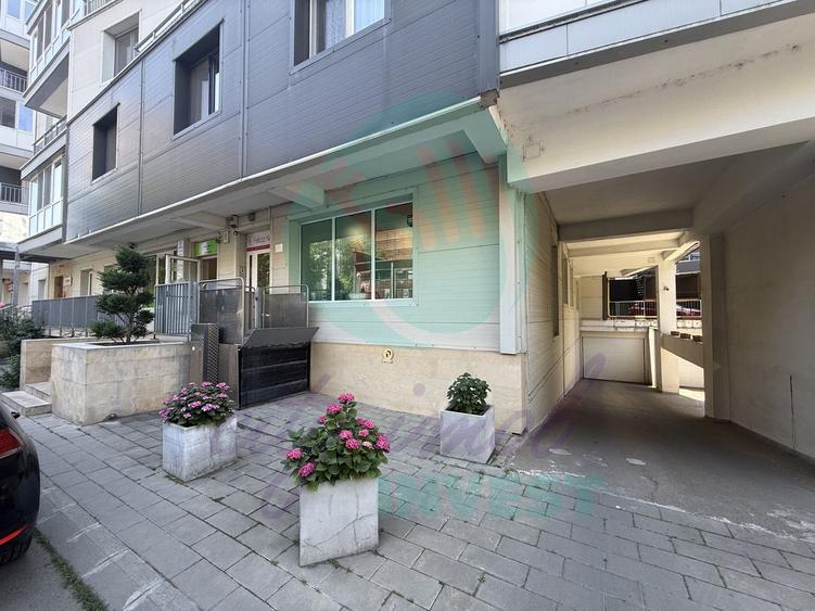 Spatiu comercial de vanzare in bloc 2006 adiacent Decebal