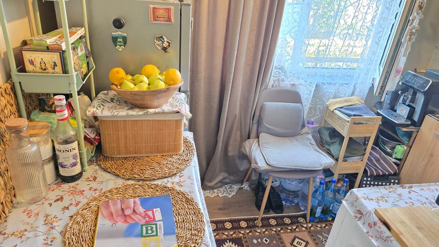 Vand garsoniera in Deva, zona Dacia, parter, canalizare separata, mobilata