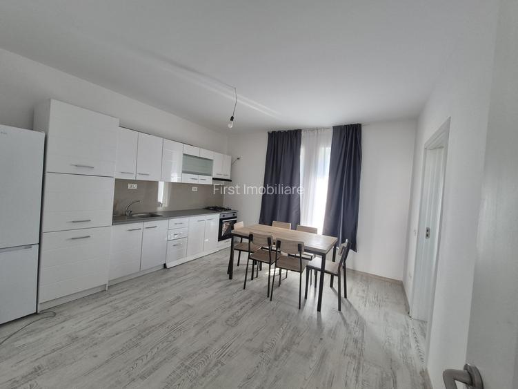 Vila cu 5 camere,3 bai,curte 500 mp - 2