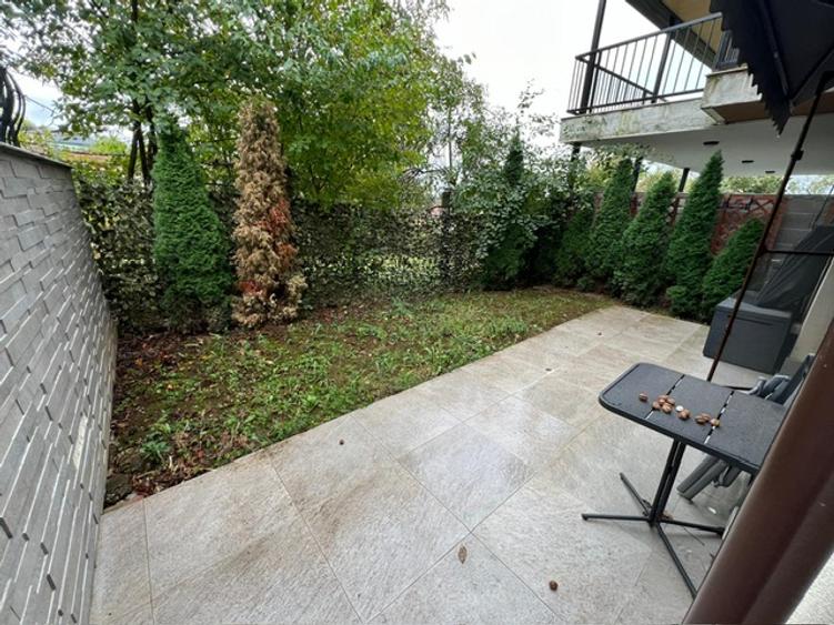 De Vanzare zona Dealul Florilor apartament 3 camere cu curte proprie