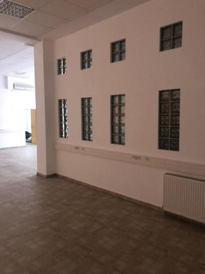Clădire de birouri / spațiu comercial – 1.104 mp utili, 24 locuri de parcare