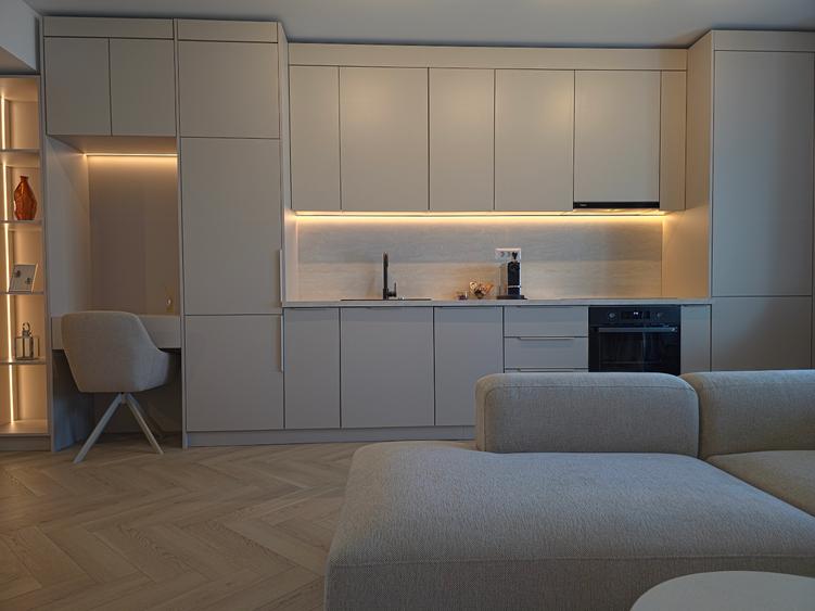 Prima închiriere Studio lux vedere lac parcare subterană Mamaia