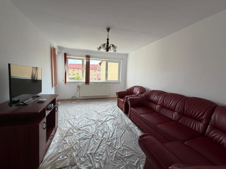 Apartament 2 camere - decomandat - lift - balcon - Mihai Viteazu