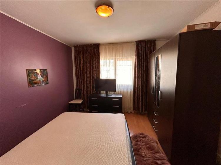 3 Camere decomandat zona GEPEX