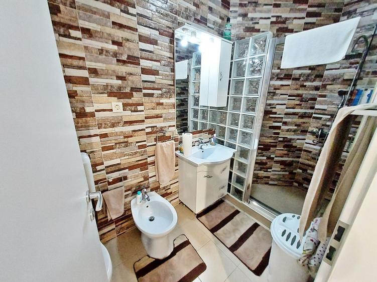 Apartament 3 camere, boxa, pod, parcare, Centru, zona B-dul Eroilor