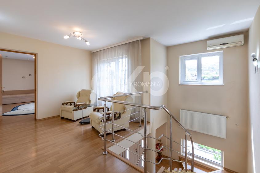 Casă/vilă de vânzare 5 camere, teren 1275 mp, Sărată, Bacău