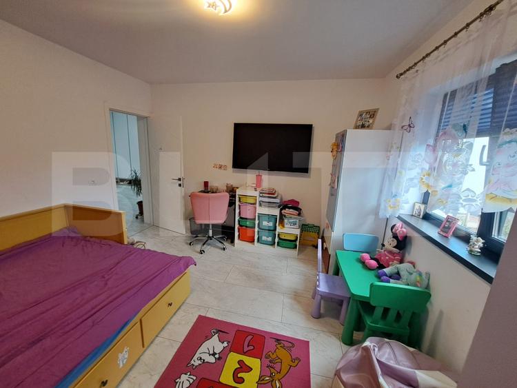 Casa parter cu priveliste spre munte,singur in curte