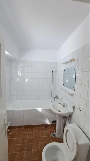 Unirii ( 3 min metrou), 4 camere de inchiriat, 2/8, nemobilat