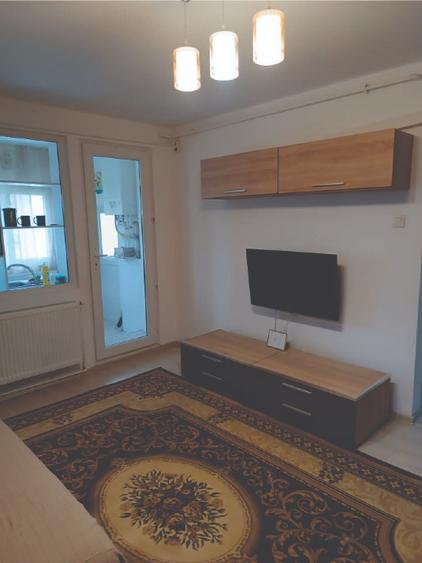 Inchiriez apartament