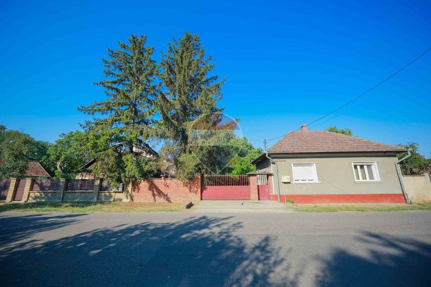 Casă de vânzare cu 4 camere - Santăul Mare, comuna Borș, județul Bihor