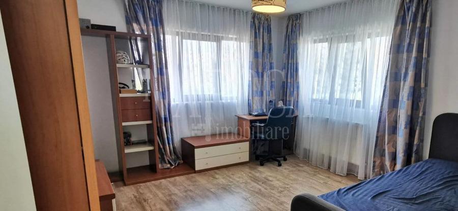 Casa 4 camere de vanzare in Floresti