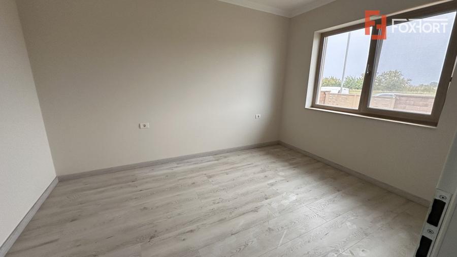 Duplex de vanzare cu 5 camere, despartit prin garaj, zona Giroc