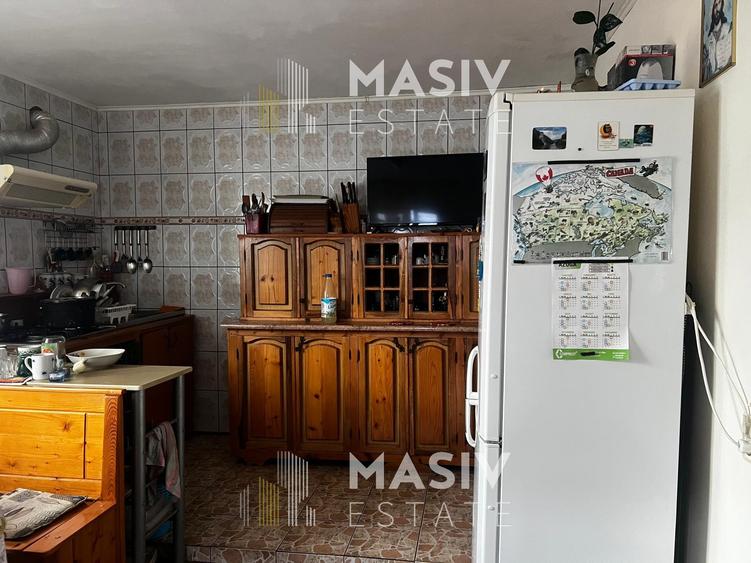 Casă spațioasă de vânzare în Azuga – 9 camere, 6 băi, vedere la Munții Bucegi
