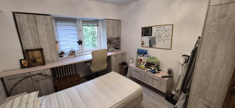 Apartament 2 camere , decomandat, et. 3, strada Andrei Muresanu