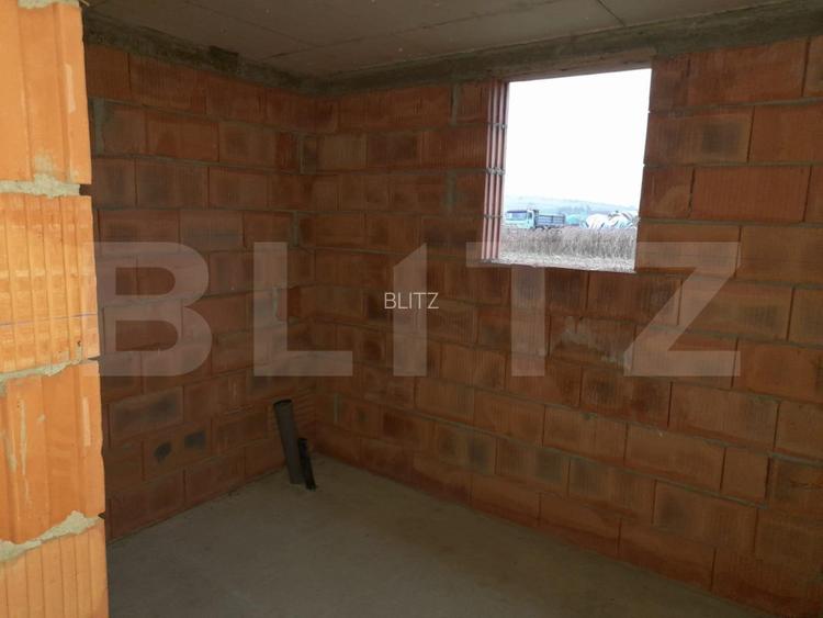 Casa individuala,180mp, 5000 mp teren plus Hala 550mp.CEPARI