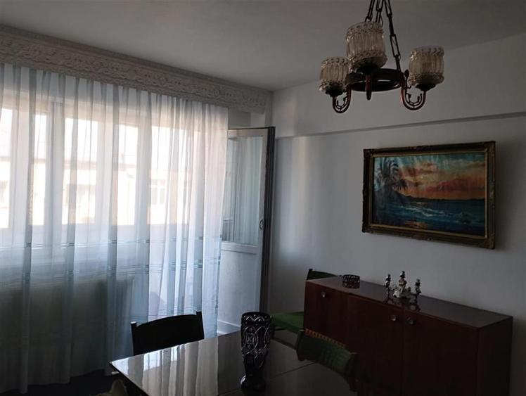 3 camere decomandate Bacau