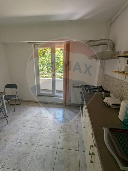 Apartament cu 2 camere de închiriat în zona P-ta Sfanta Vineri