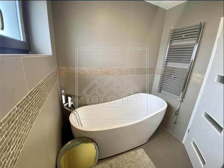 Casa moderna, cu 4 camere si teren de 220 - Selimbar
