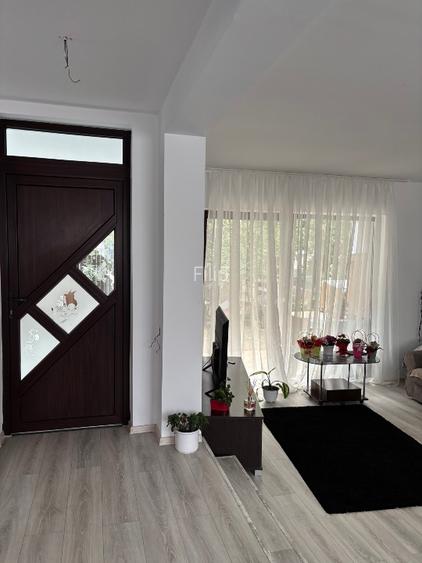 Proprietar - Vând casă individuală 4 camere,2 bai, beci, pod,jacuzzi,terasa - 3