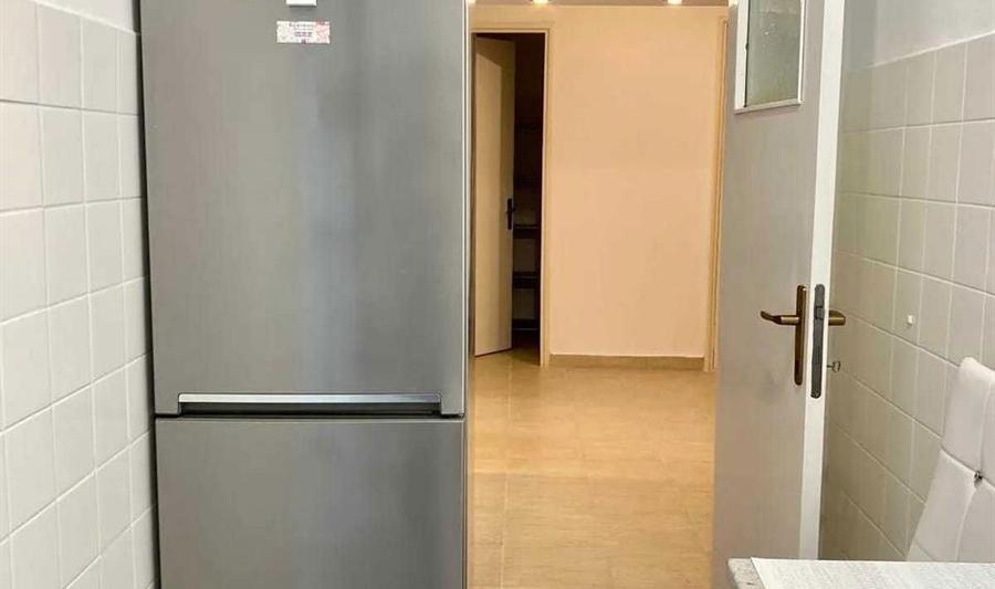 Vanzare ap. 2 cam. etaj 3 din 8 , bloc 2000, zona Unirii - pasaj Marasesti