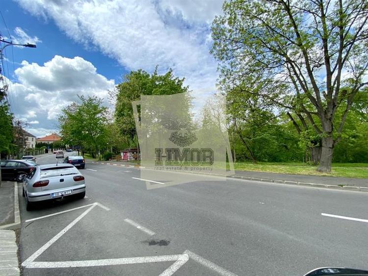 Casa cu 4 camere 3 bai 2 terase si teren 450 mp in zona Parcul Sub Arini