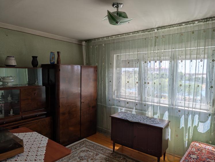 Vând ap. 2 camere strada Sovata