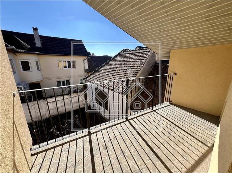Casa de inchiriat - spatiu birouri/comercial - 6 camere - 200 mpu - 7