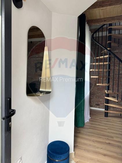 Inchiriez apartament la casa cu curte proprie - Zona Paris - 16