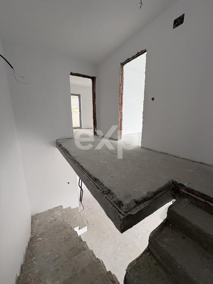 Casă de vânzare într-un triplex I Smeura, strada Olteni I 97.000 euro
