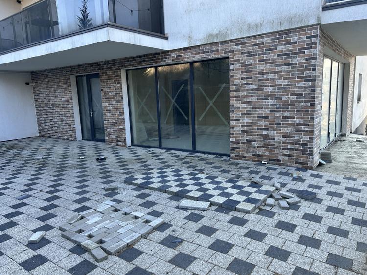 Spatiu comercial semifinisat 86 mp utili Borhanci