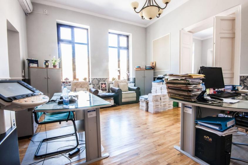 Apartament tip vila 295 mp utili, regim S+P+M, ideal birouri, clinica, avocatura
