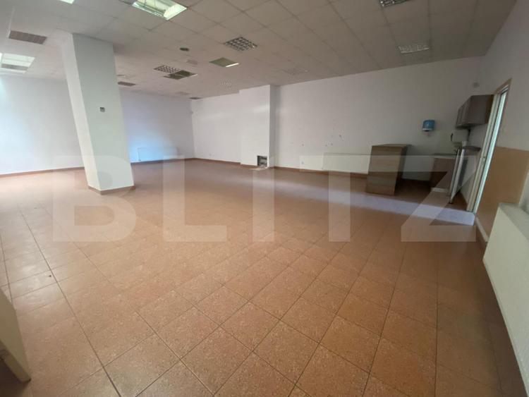 Cladire Comerciala P+2, 1800 mp si 3013 mp teren, stradala, zona Banie!