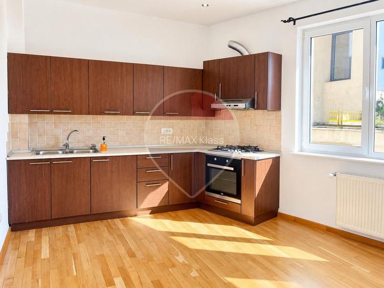 Apartament 3 camere de inchiriat | Singur pe palier |
