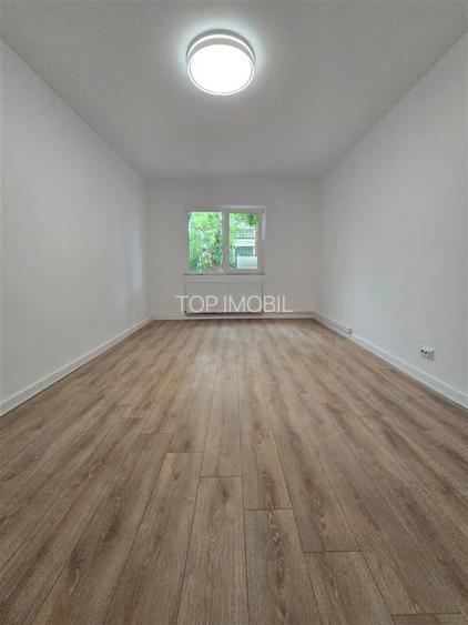 Vanzare apartament 3 camere decomandat 2 bai - renovat complet - 2