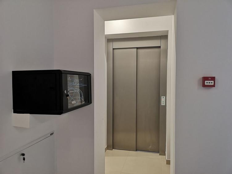 Zero comision, 33mp birou de mici dimensiuni, Victoriei, 8' metrou
