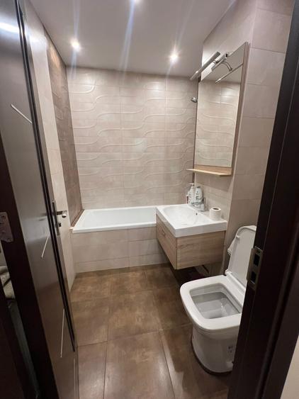 Apartament renovat complet, 69 mp, etaj 8 – Zona Semiluna, Dărmănești