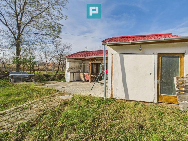 Casuță cu priveliște panoramică spre Cetatea Șiria