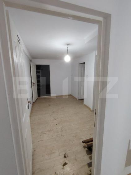 Casa deosebita cu 3 camere si spatiu comercial in Sangeorgiu de Mures