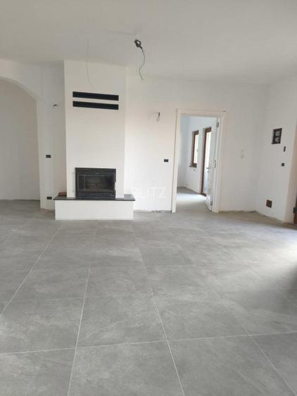 Casa finisata, teren 2500mp, Marginea - 8