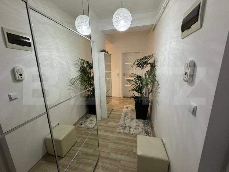 Apartament de vânzare, cu 3 camere, mobilat și utilat